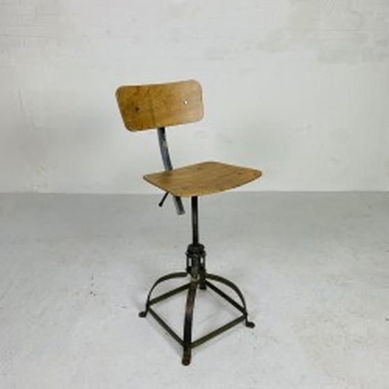 Image 1 of Chaise industrielle, tabouret, chaise d'atelier par Bienaise - années 1950