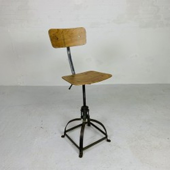 Image 1 of Chaise industrielle, tabouret, chaise d'atelier par Bienaise - années 1950