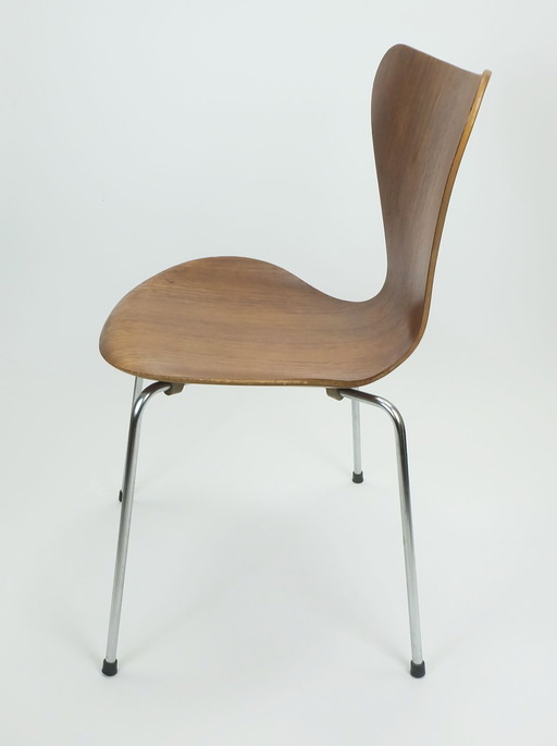 Arne Jacobsen Teak Plywood Chair Series 7 Model 3107 Design 1955 Manufactured 1967