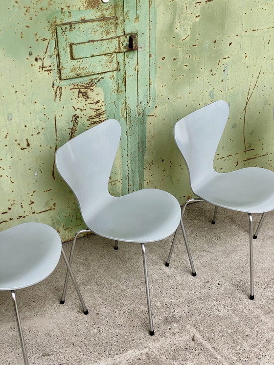 Image 1 of 4x Dining Chair 3107 by A. Jacobsen for Fritz Hansen, Denmark, 1989