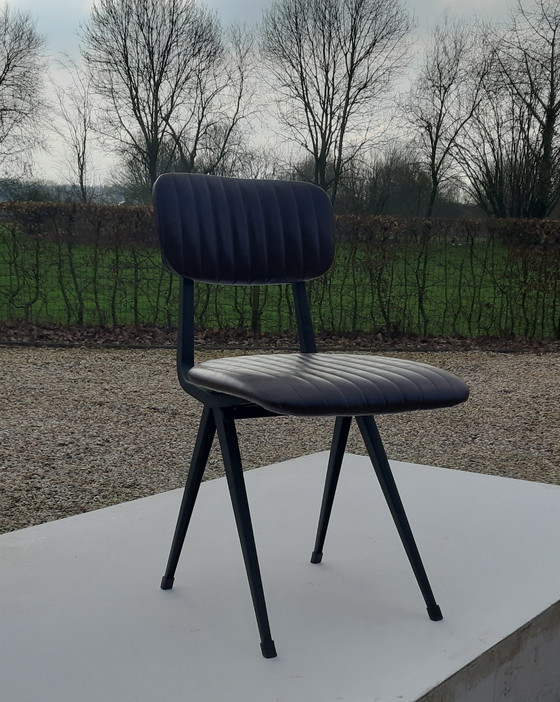 Image 1 of Modèle de chaise de salle à manger Résultat