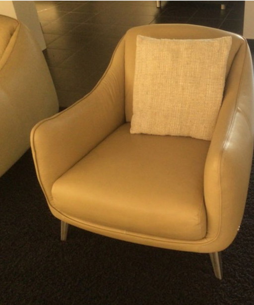 2x Natuzzi Platea leather armchairs