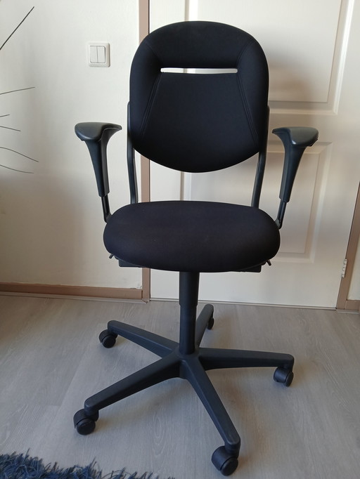 Ahrend 220 Office Chair with Armrest Black