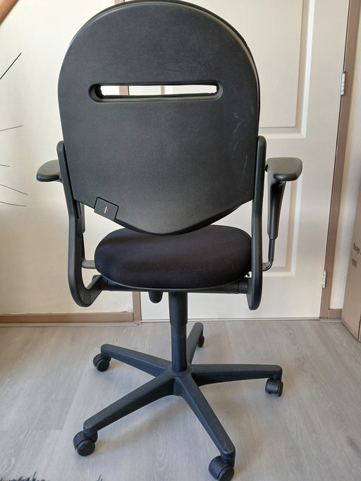 Ahrend 220 Office Chair with Armrest Black