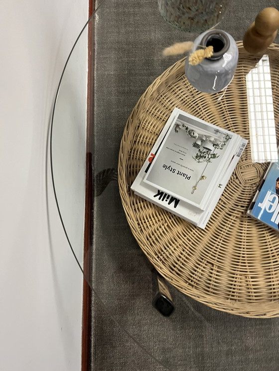 Image 1 of Tavolino da caffè vintage con portariviste in vetro