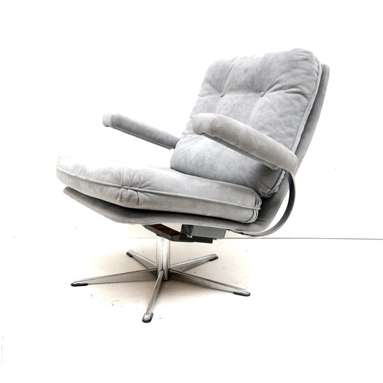 Image 1 of Fauteuil vintage avec revêtement en daim gris fabriqué dans les années 1970