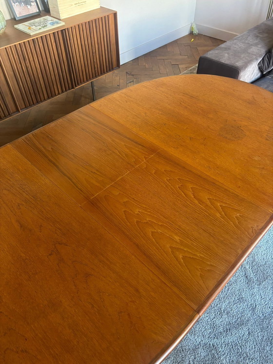 Image 1 of Stylish Oval Dining Table (6-8 Pers)