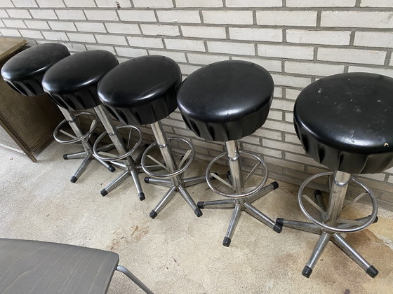 Image 1 of 5 sgabelli da bar rotondi in stile industriale vintage in acciaio