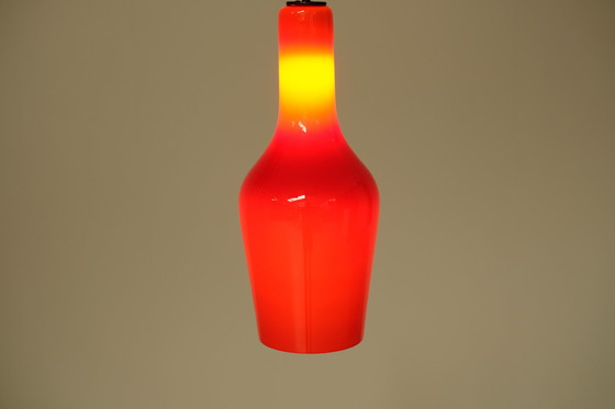 Image 1 of Lampe suspendue italienne vintage en opaline rouge - 1960