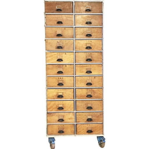 Cómoda vintage de madera clara