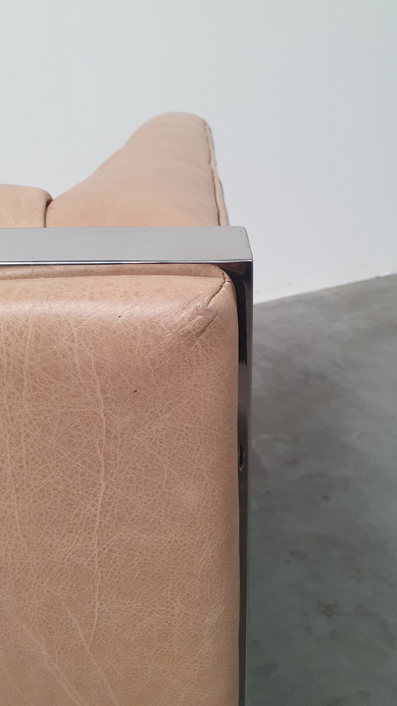 Image 1 of fauteuil chesterfield vintage design cuir beige camel modèle cube