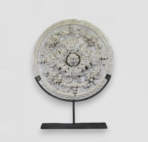 Ceiling ornament on pedestal (large)