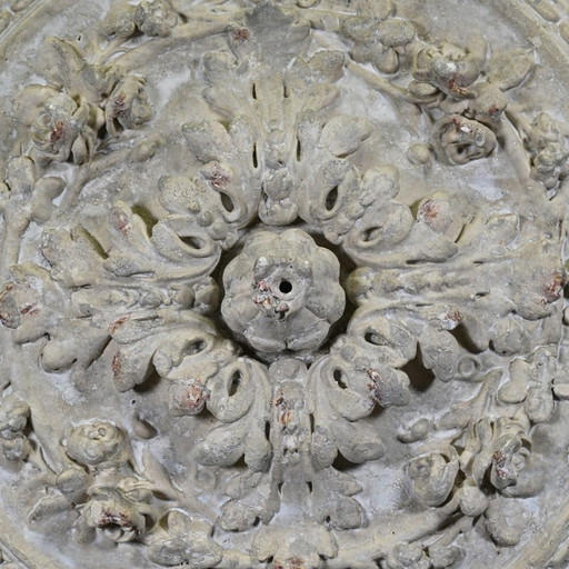 Ceiling ornament on pedestal (large)