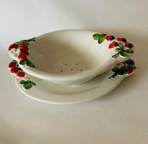 Bassano Ceramic Strawberry Test With Leaking Tray