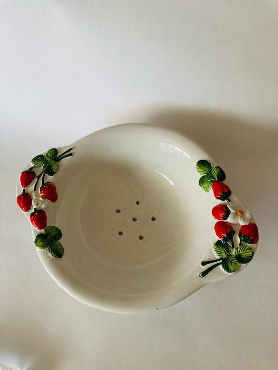 Image 1 of Bassano Ceramic Strawberry Test With Leaking Tray