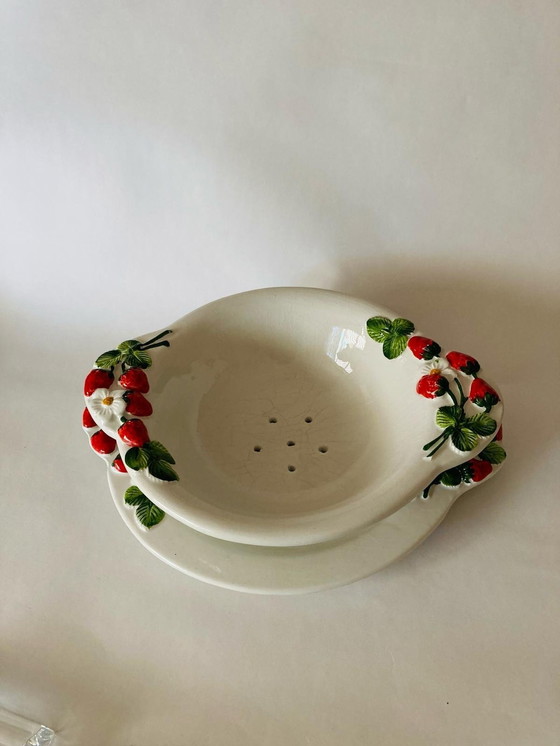 Image 1 of Bassano Ceramic Strawberry Test With Leaking Tray