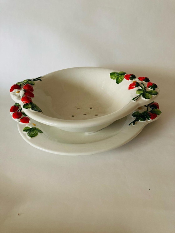 Image 1 of Bassano Ceramic Strawberry Test With Leaking Tray