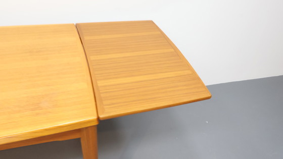 Image 1 of Table de salle à manger vintage danoise extensible à 2.28