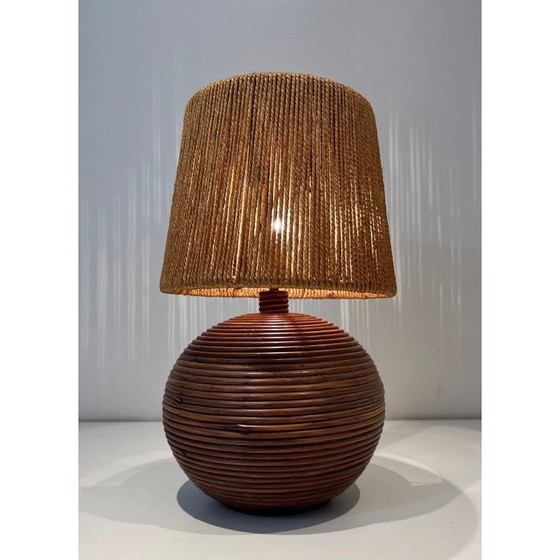 Image 1 of Lámpara redonda de ratán con pantalla de cuerda. Obra francesa al estilo de Adrien Adoux y Frida Minet. Circa 1970.