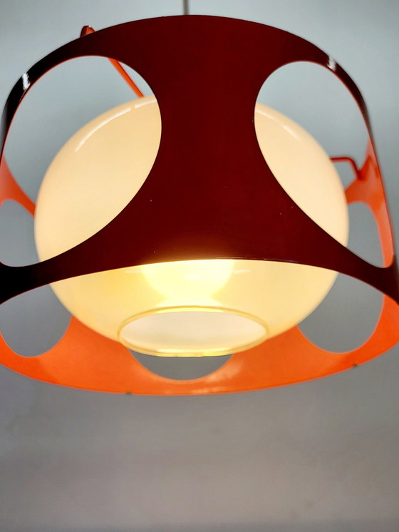 Image 1 of Lampada a sospensione Space Age, metallo arancione, sfera in vetro opalino, anni &#39;60-&#39;70