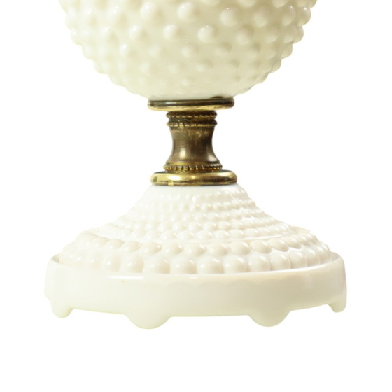 Image 1 of Lampada da tavolo vintage in vetro lattimo e ottone 