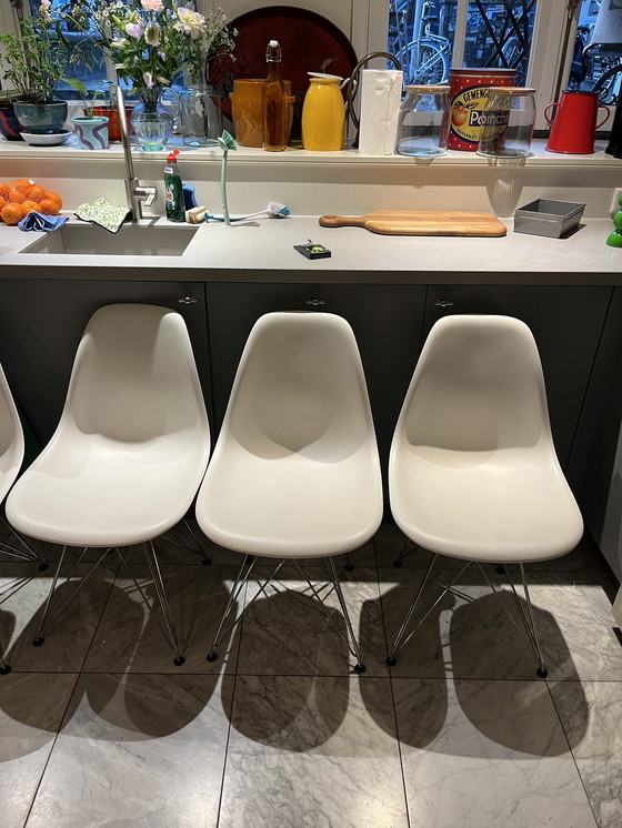 Image 1 of 6x Vitra Eames DSR dining chair