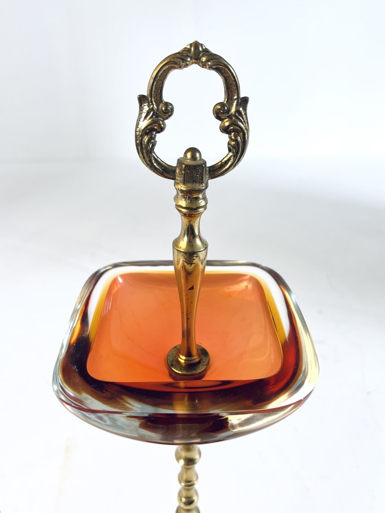 Image 1 of Cendrier à piédestal en laiton et verre de Murano