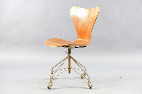 Image 1 of Fritz Hansen Teak chaise de bureau Arne Jacobsen