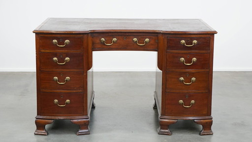 Scrivania in legno con piano in pelle