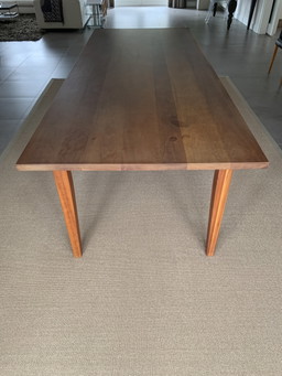 Table de salle à manger faite à la main