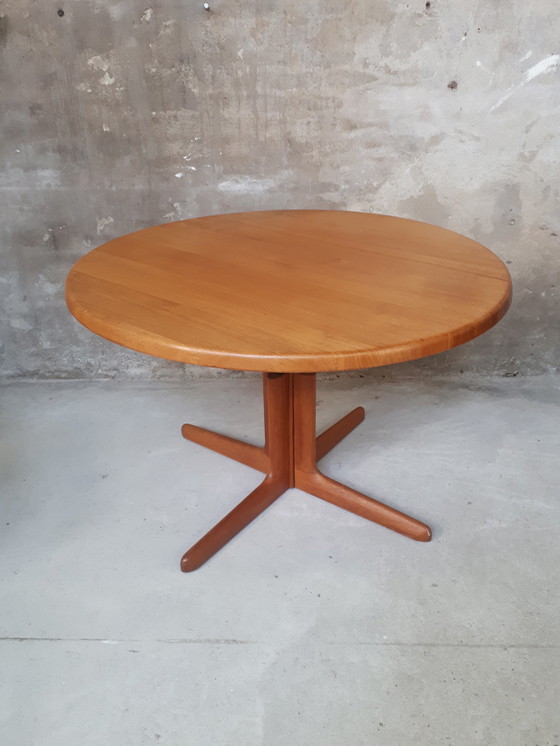 Image 1 of Table ronde danoise vintage