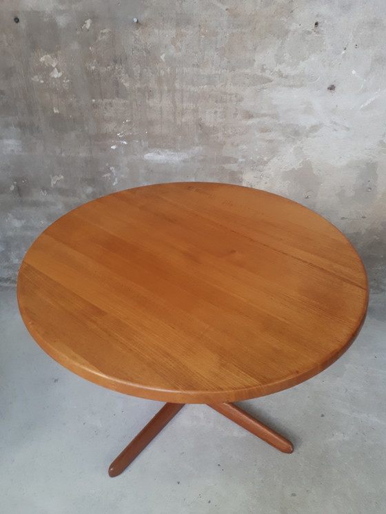 Image 1 of Table ronde danoise vintage