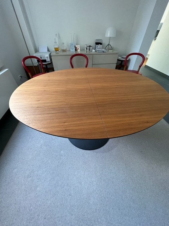 Image 1 of Leolux Calbuco table