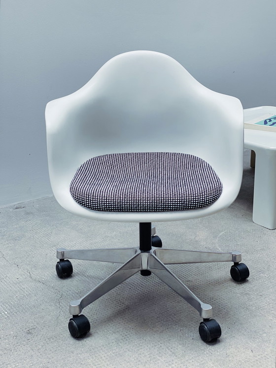 Image 1 of 2x Eames Vitra PACC swivel chair height-adjustable chair white