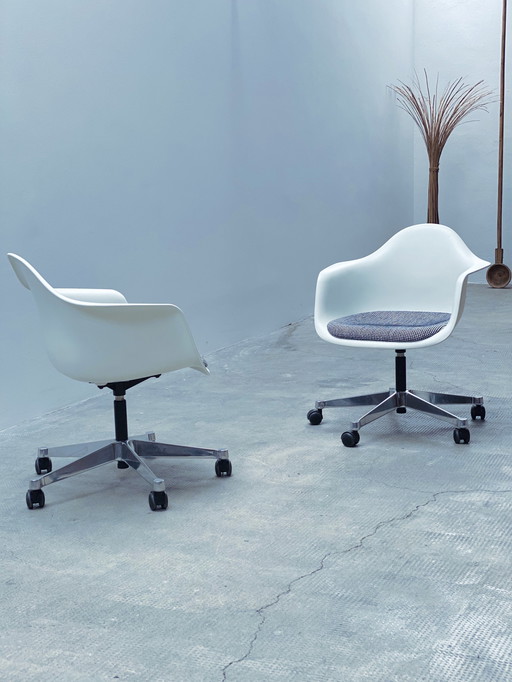 2x Eames Vitra PACC swivel chair height-adjustable chair white