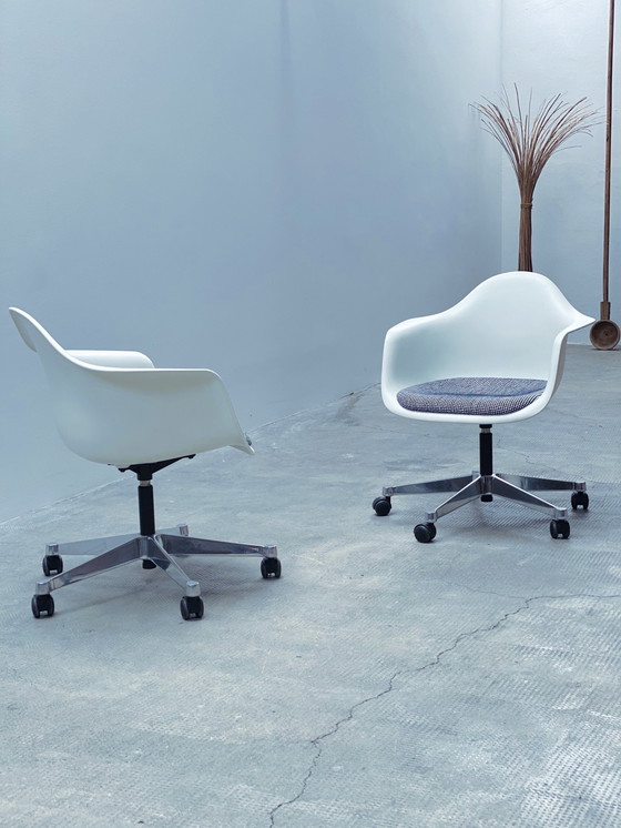 Image 1 of 2x Eames Vitra PACC swivel chair height-adjustable chair white