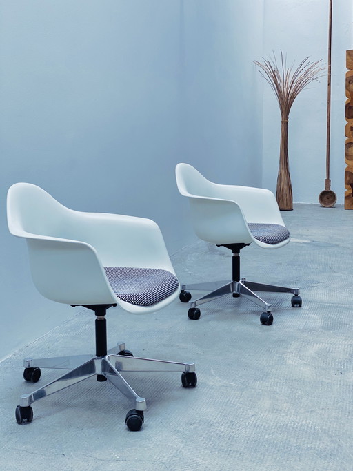 2x Eames Vitra PACC swivel chair height-adjustable chair white