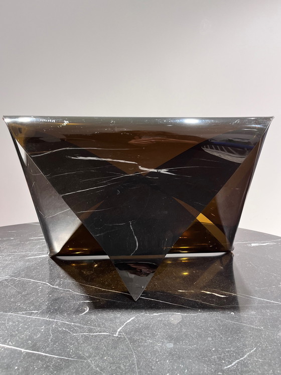 Image 1 of Revistero de plexiglás ahumado, circa 1970.