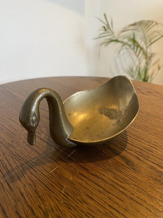 Image 1 of Ciotola vintage in ottone a forma di cigno