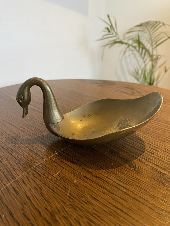 Image 1 of Ciotola vintage in ottone a forma di cigno