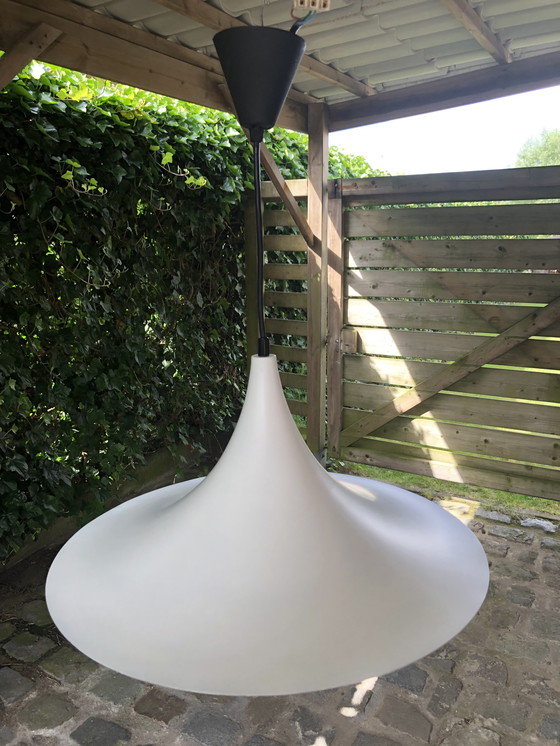 Image 1 of Lampe vintage à chapeau de sorcière blanc