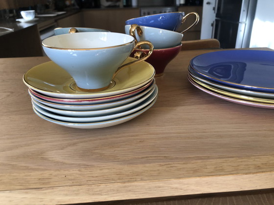 Image 1 of 6x Koninklijke Plateelbakkerij Gouda coffee cups + 4x dessert plates