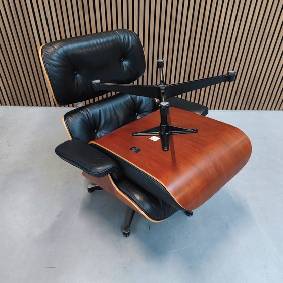 Image 1 of Vitra Eames Lounge chair + Ottoman