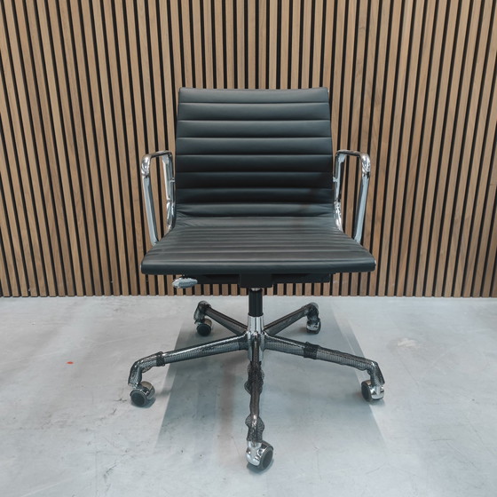 Image 1 of Vitra Eames Ea117 Office Chair