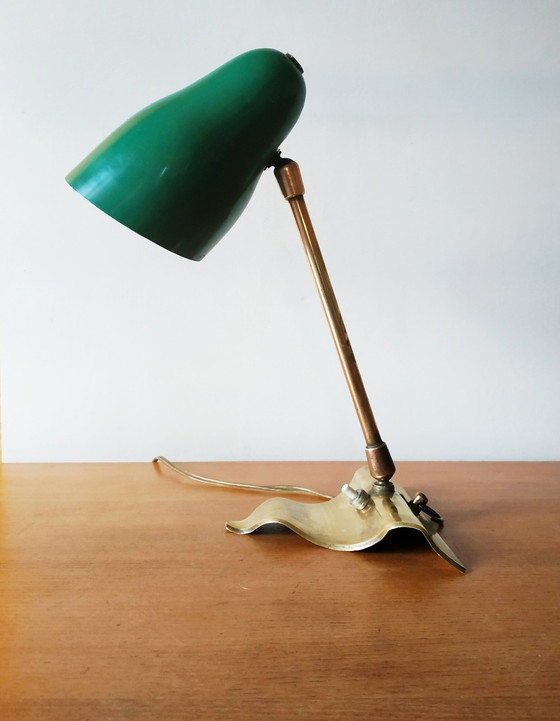 Image 1 of Lampada vintage in ottone e metallo laccato verde degli anni '50 di Goût Mategot