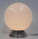 Plafonnier Art déco avec grand globe en verre blanc