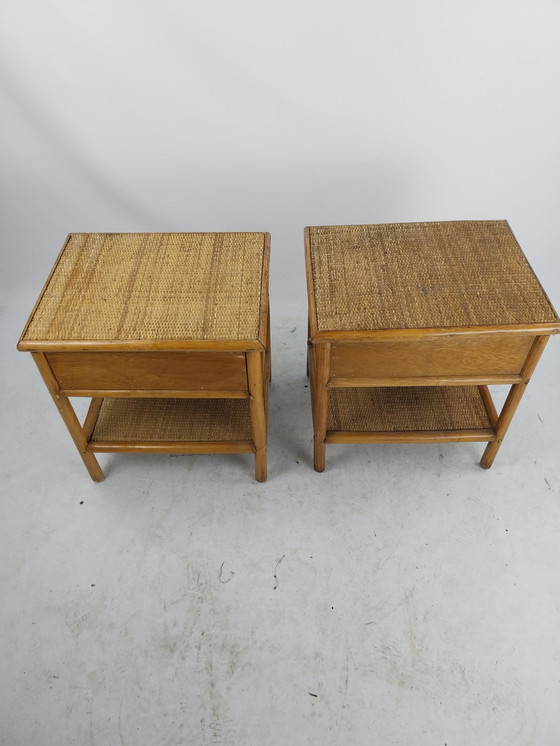 Image 1 of 1 ensemble de tables de chevet italiennes en rotin/bambou. 1970's