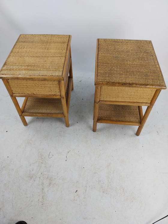 Image 1 of 1 ensemble de tables de chevet italiennes en rotin/bambou. 1970's