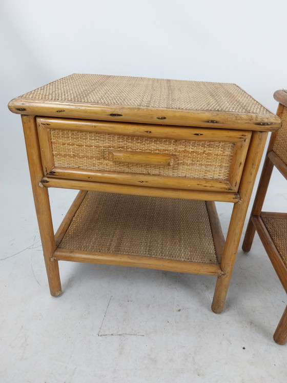 Image 1 of 1 ensemble de tables de chevet italiennes en rotin/bambou. 1970's