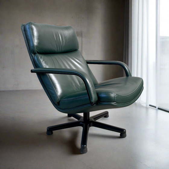 Image 1 of Artifort F141 leather swivel armchair Geoffrey Harcourt